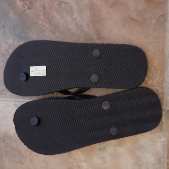 NEW Pink and black Puma flip fops - Picture 2 of 3